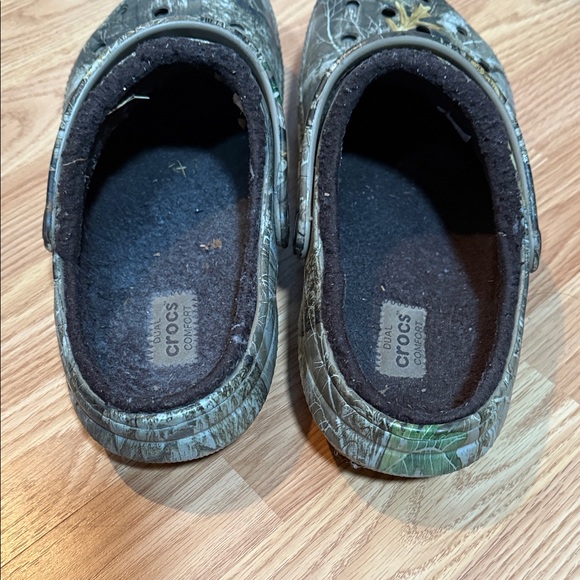 CROCS Men's Camo Fuzz Lined - Picture 3 of 5
